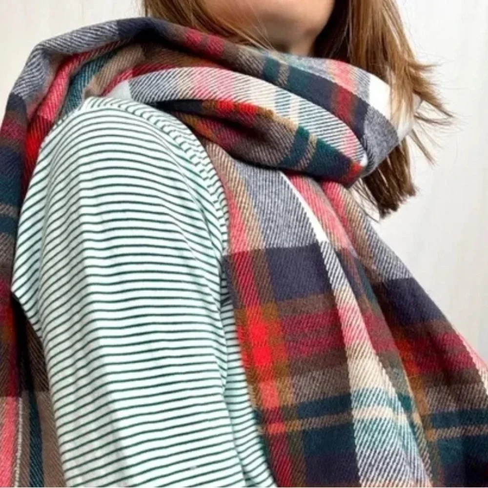 EUC J Crew Cabincore Juniper White Plaid Scarf